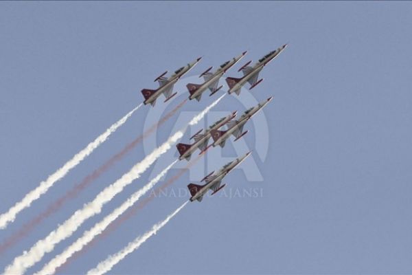 Türk Yıldızları 'Büyük Taarruz' için uçtu