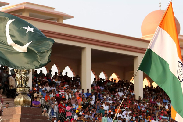 Pakistan, hava sahasını Hindistan'a kapatabilir