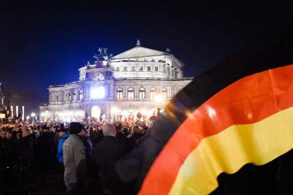 Almanya'daki gazeteciler aşırı sağcılara karşı 'koruma' istedi