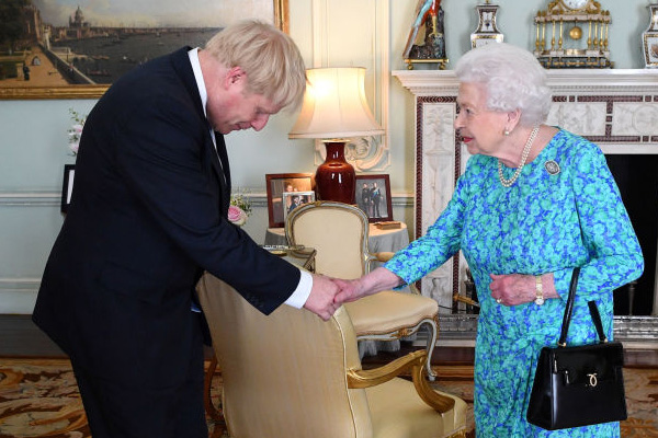 İngiltere'de Kraliçe’den Boris Johnson'ın 'parlamentoyu askıya alma' talebine onay