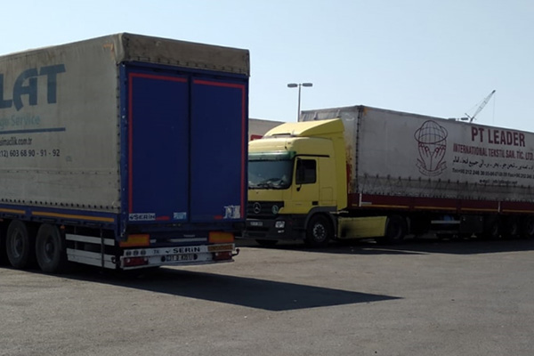 Türk tırları 12 gündür Suudi Arabistan'da bekletiliyor