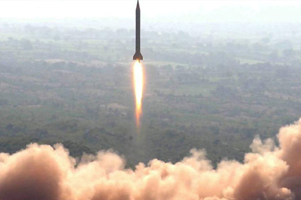 Pakistan'dan balistik füze denemesi