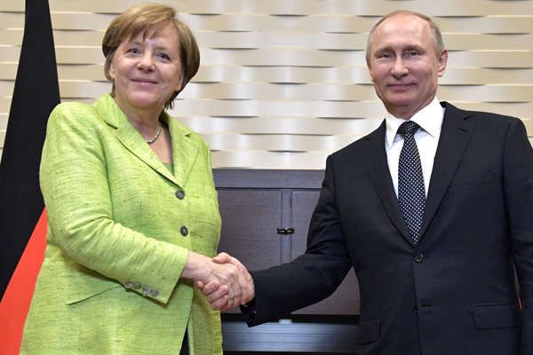 Putin ve Merkel arasında doğal gaz görüşmesi