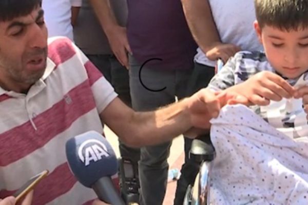 İşten çıkarılan yaklaşık 250 işçi İstanbul Büyükşehir Belediyesi önünde eylem yaptı