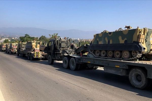 Suriye sınırına tank ve zırhlı araç sevkiyatı