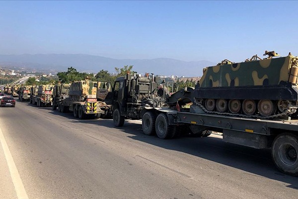 Sınıra tank ve zırhlı araç sevkiyatı