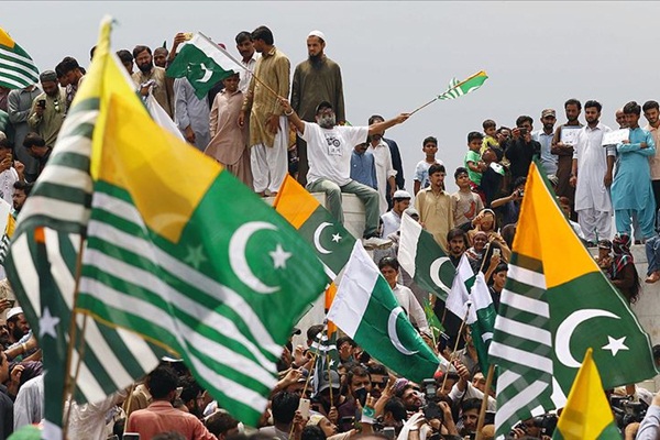 Pakistan halkı, Keşmirlilerle dayanışma için sokaklara çıktı