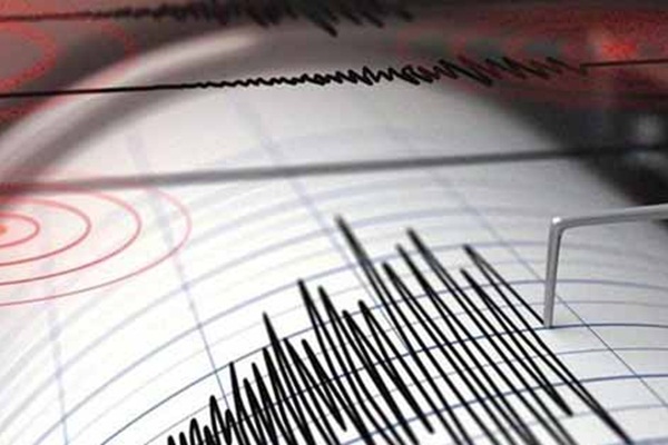 Ege'de deprem! İzmir'de hissedildi