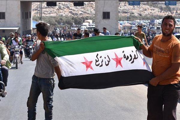 İdlib'de on binlerce sivil, Esed rejimi ve Rusya'yı protesto etti