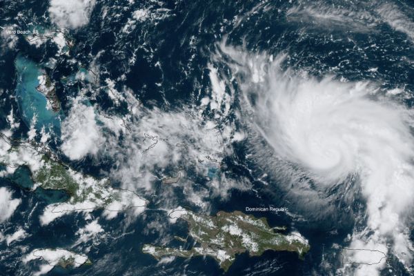 Dorian kasırgası 'Kategori 3' seviyesine yükseldi