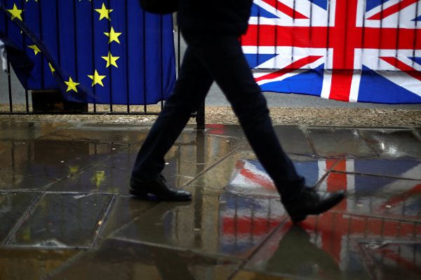 'Anlaşmasız ayrılıkta İngiliz bankalarının gelirleri yüzde 25 azalabilir'