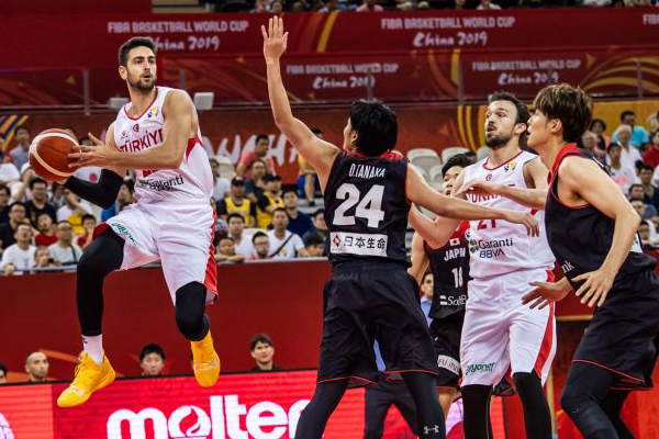 12 Dev Adam fırtına gibi başladı!