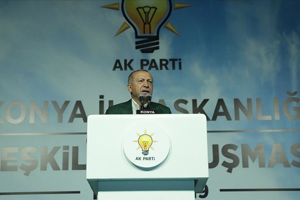 Erdoğan: Hiç kimse sandıktan çıkan iradeyi terör baronlarına peşkeş çekemez