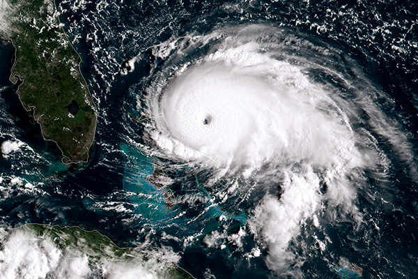 Trump, Plonya ziyaretini iptal etti:  Bahamalar’ı vuran Dorian Kasırgası, hızla Florida’ya ilerliyor