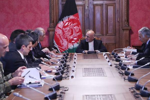 Afganistan Cumhurbaşkanı Gani ABD Temsilcisi Halilzad'la görüştü