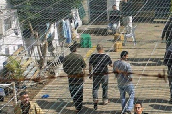 İsrail hapishanelerindeki 200 Filistinli tutuklu açlık grevine başladı