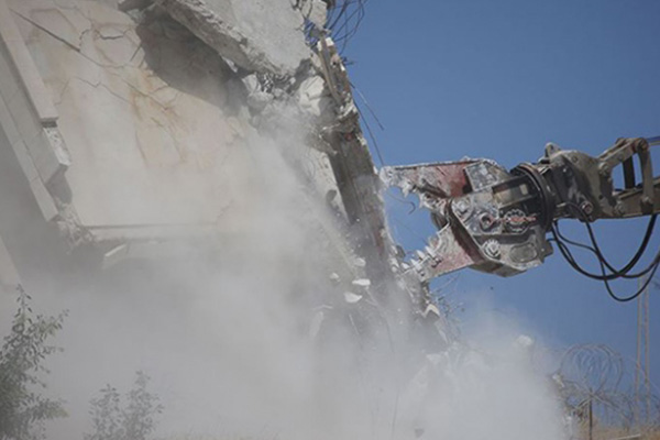 İsrail, Batı Şeria'da inşa halindeki camiyi yıktı!