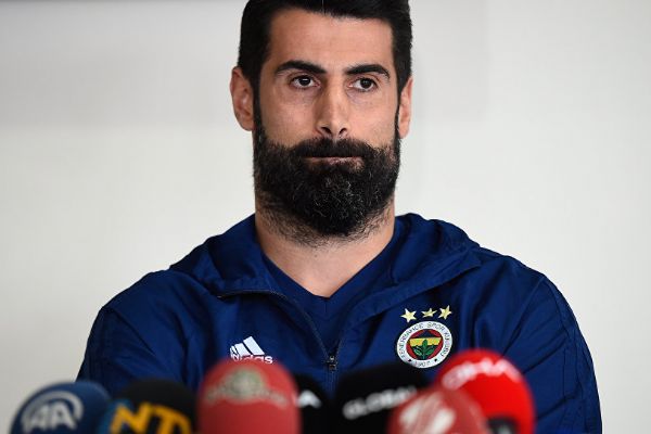 Volkan Demirel futbolu bıraktı