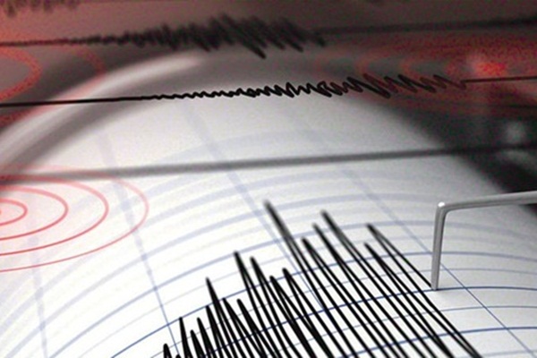 İzmir'de bir günde 3 deprem