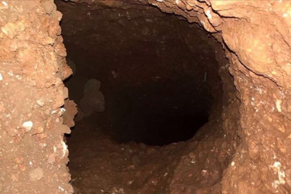 YPG/PKK Türkiye sınırında tüneller kazmaya devam ediyor