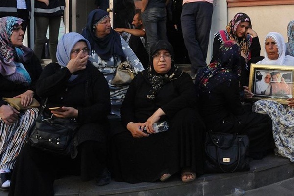 Diyarbakır annelerinden sanatçılara destek çağrısı