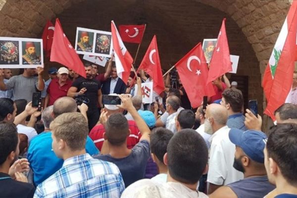 Lübnan'da Cumhurbaşkanı Avn'ın 'Osmanlı açıklamaları' protesto edildi