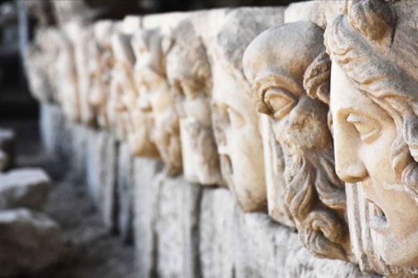 2 bin 200 yıllık mitolojik masklar gün yüzüne çıkarıldı