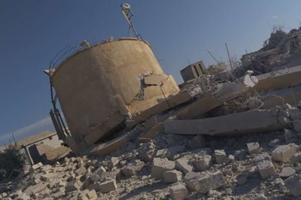 Bölgedeki tek su deposunu bombaladılar