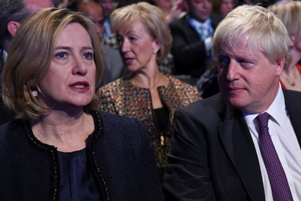 Boris Johnson'un partisinde Brexit depremi sürüyor: Bir bakan daha, ihraçlara tepki göstererek istifa etti!