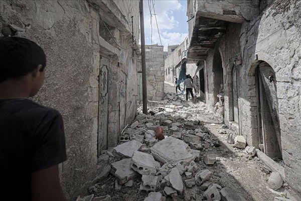 Esed rejimi İdlib'i vurdu