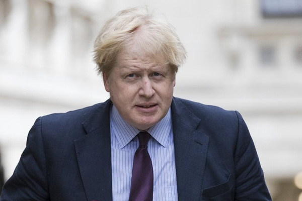 Johnson, istifalara rağmen Brexit'i ertelemiyor
