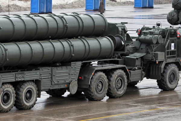 Hindistan S-400'lerin ilk ödemesini yaptı