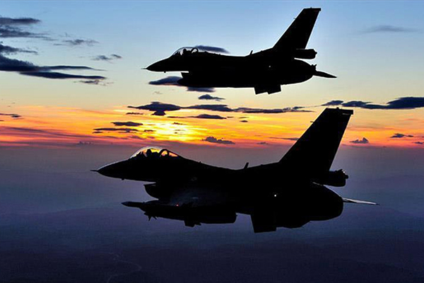 Suriye’de, İran askeri üssü savaş uçaklarınca bombalandı!