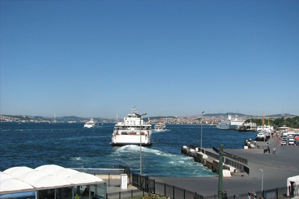 Arabalı vapur iskelesinde yangın