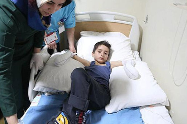 Afgan çocuğa Türkiye sahip çıktı