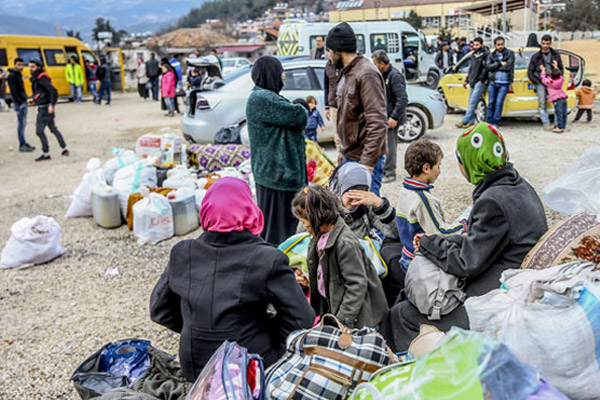 Binlerce Türkmen Türkiye'ye sığınıyor