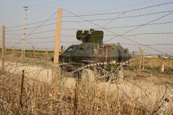 Sınırda Türk askerine saldırı