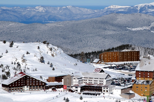 Kartalkaya'da kar kalınlığı 2 metreyi aştı