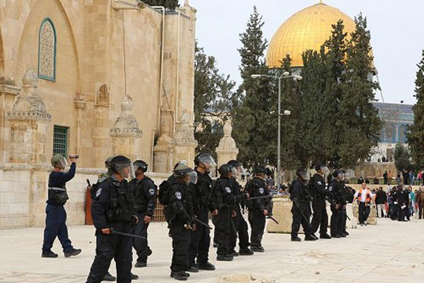 Yahudi yerleşimcilerden Mescid-i Aksa'ya baskın