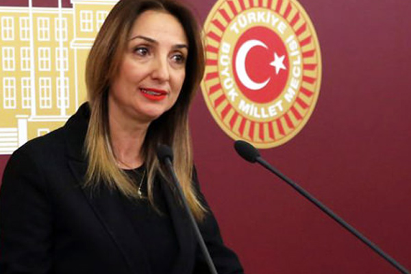 CHP'de Atatürk posteri krizi