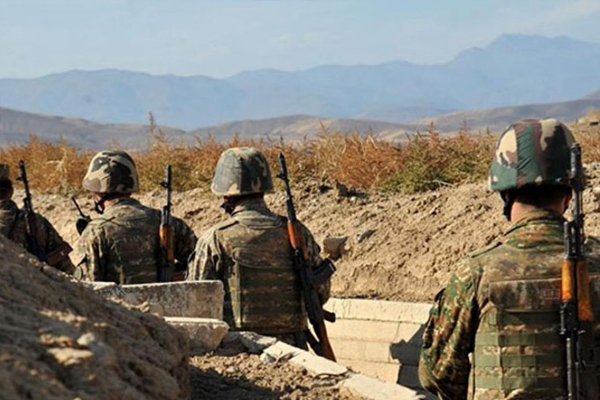 Azeri ve Ermeni askerleri çatıştı