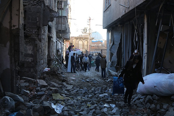 'Surların dışı bizim için gurbet'