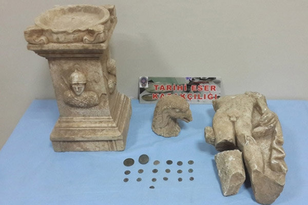 Tarihi eser kaçakçılarına suçüstü