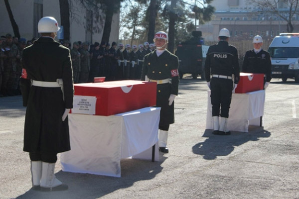 Sur şehitleri memleketlerine uğurlandı