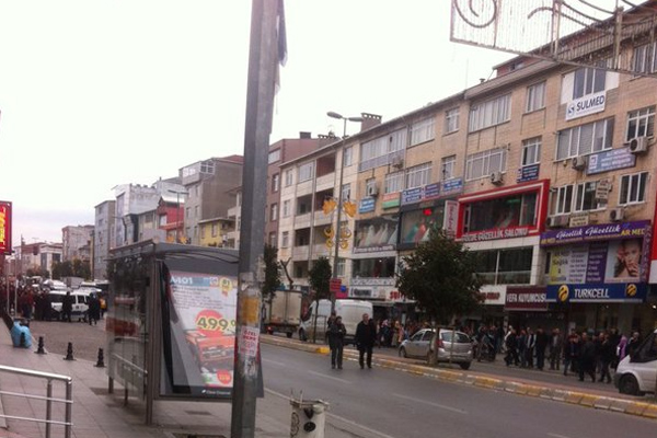 Sultanbeyli'de ses bombası patladı