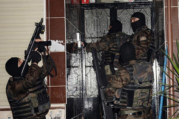İstanbul'da şafak operasyonu