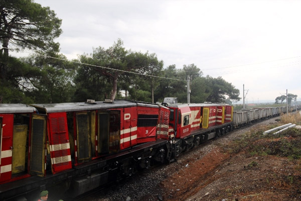 Manisa'da trenler çarpıştı: 2 yaralı