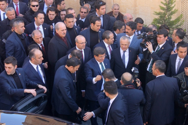 Cuma namazını tarihi camide kıldı