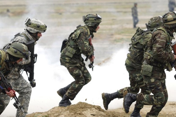 Azerbaycan Ermeni mevzilerini vurdu