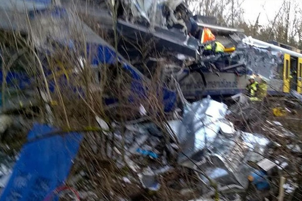 Almanya'da tren kazası: Çok sayıda ölü ve yaralı var